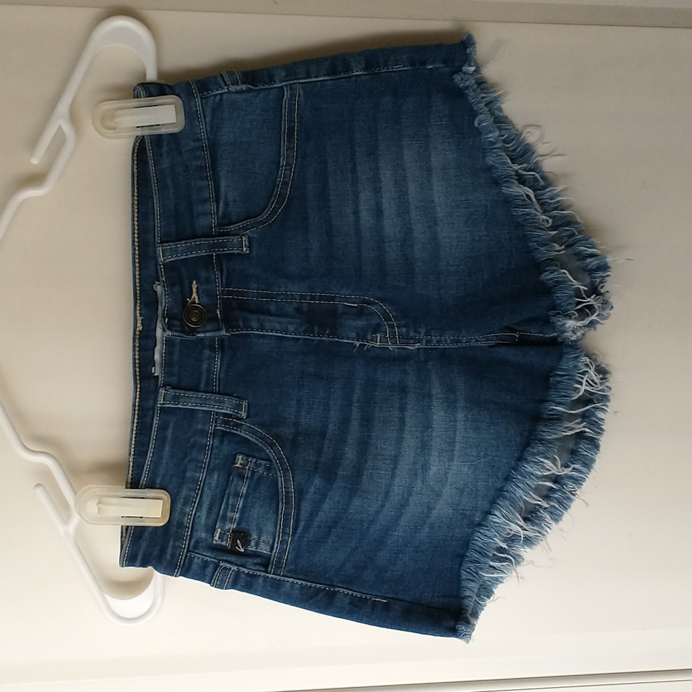 KanCan Cut Frayed Hem Shorts size 26